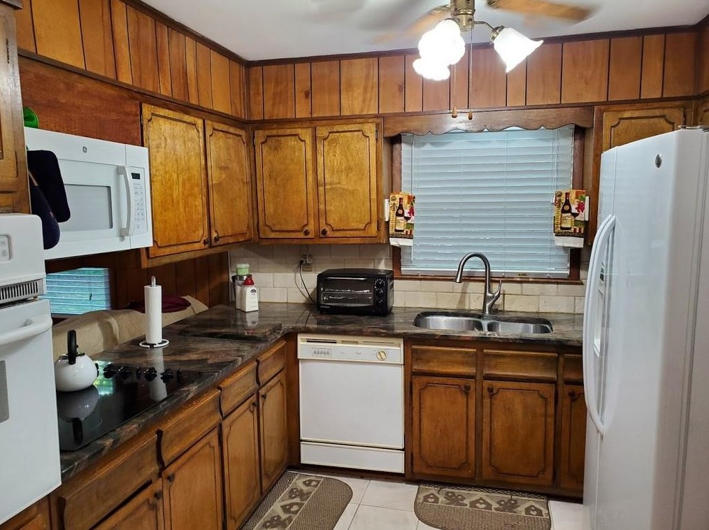 3646 Rainbow Dr, Decatur GA  30034-1919 exterior