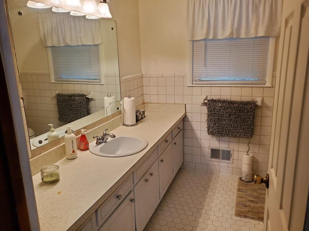 3646 Rainbow Dr, Decatur GA  30034-1919 exterior