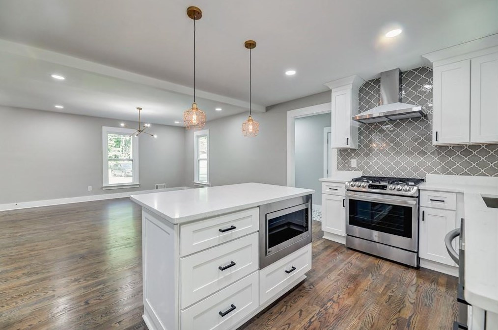 5625 Roberts Dr, Atlanta GA  30338-2733 exterior