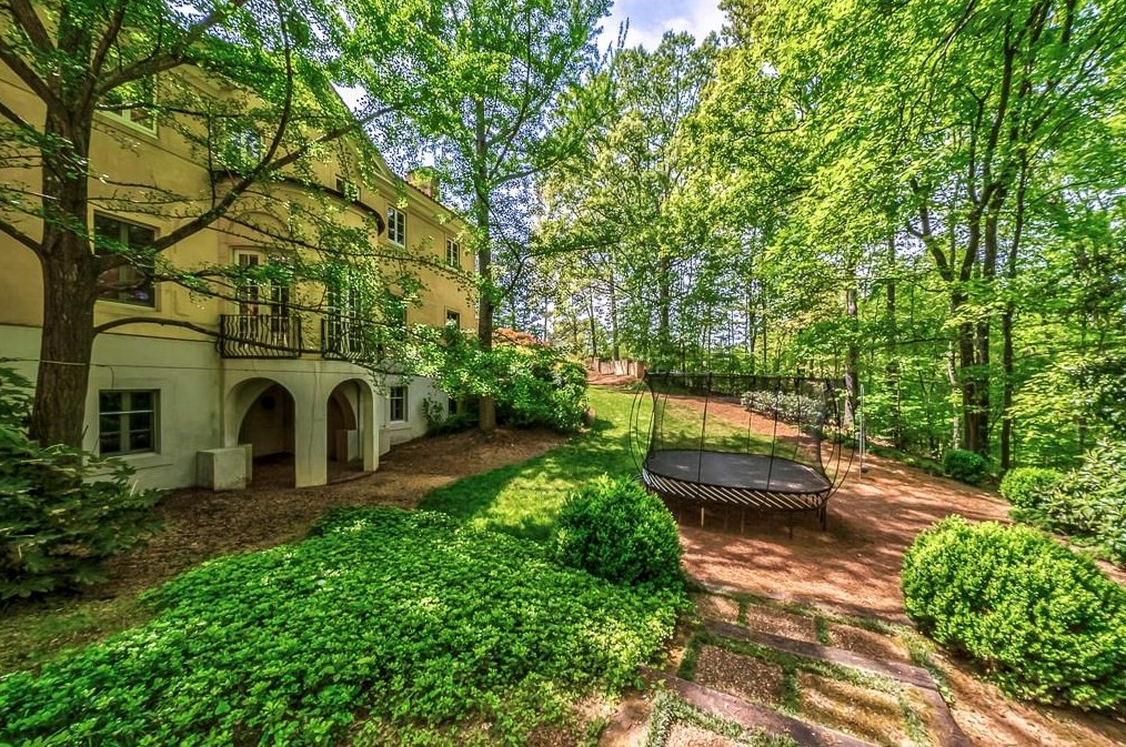 4491 Sentinel Post Rd, Atlanta GA  30327-3911 exterior