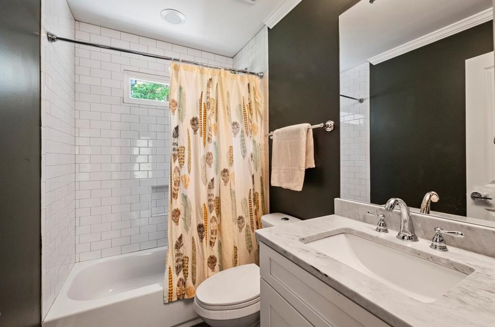 2505 Midway Rd, Decatur GA  30030-4565 exterior