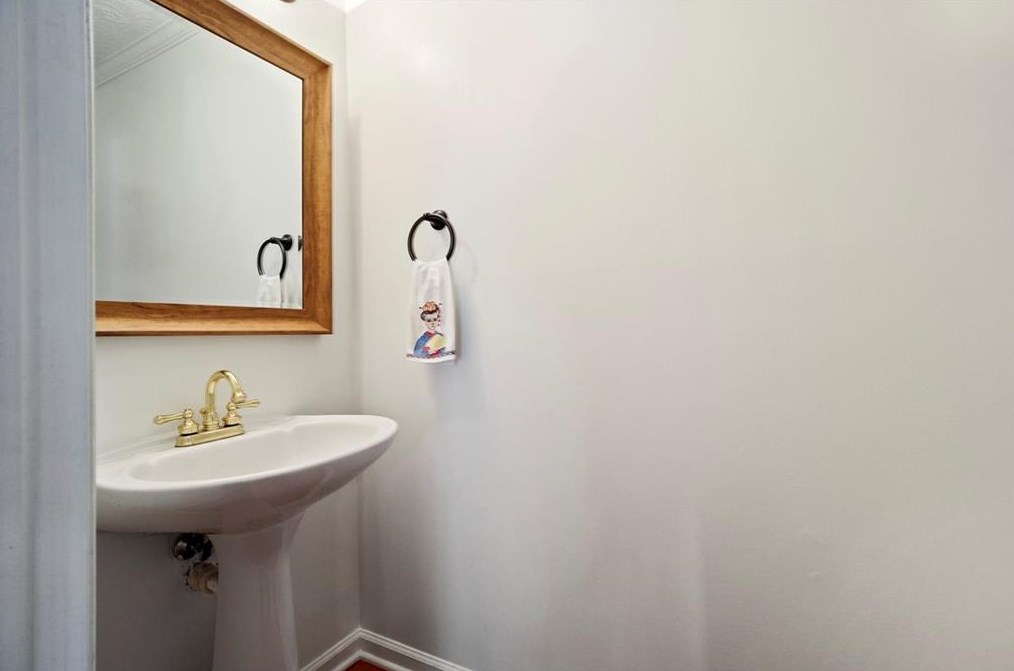 1098 Ashbury Dr, Decatur GA  30030-4165 exterior