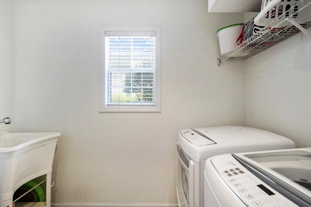 1098 Ashbury Dr, Decatur GA  30030-4165 exterior