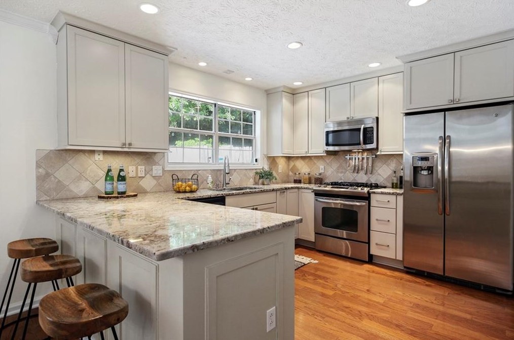 1098 Ashbury Dr, Decatur GA  30030-4165 exterior