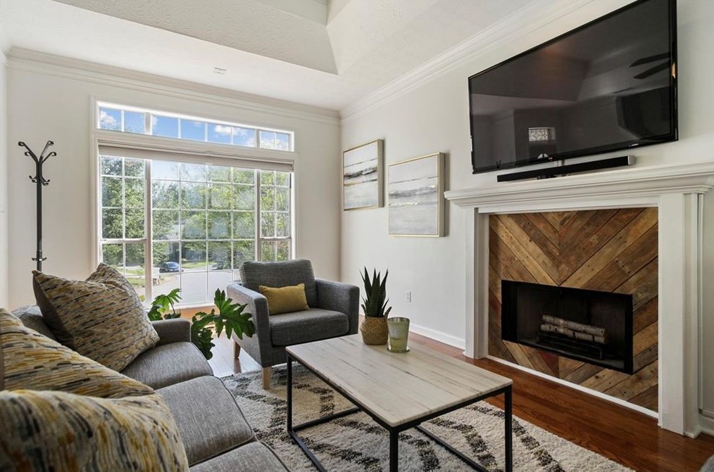 1098 Ashbury Dr, Decatur GA  30030-4165 exterior