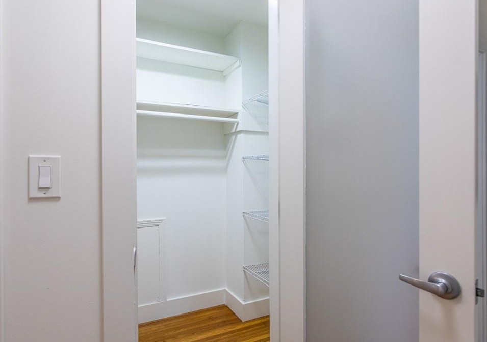 3093 Mount Olive Dr, Decatur GA  30033-3027 exterior