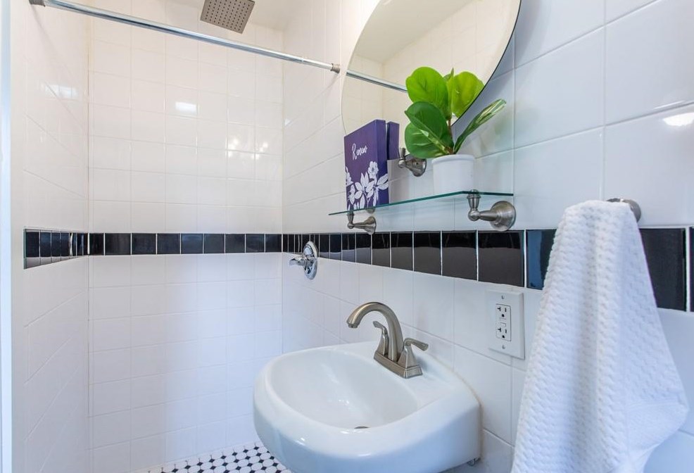 3093 Mount Olive Dr, Decatur GA  30033-3027 exterior