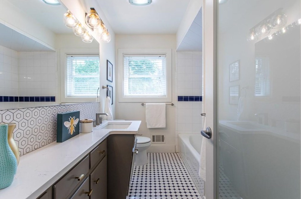 3093 Mount Olive Dr, Decatur GA  30033-3027 exterior