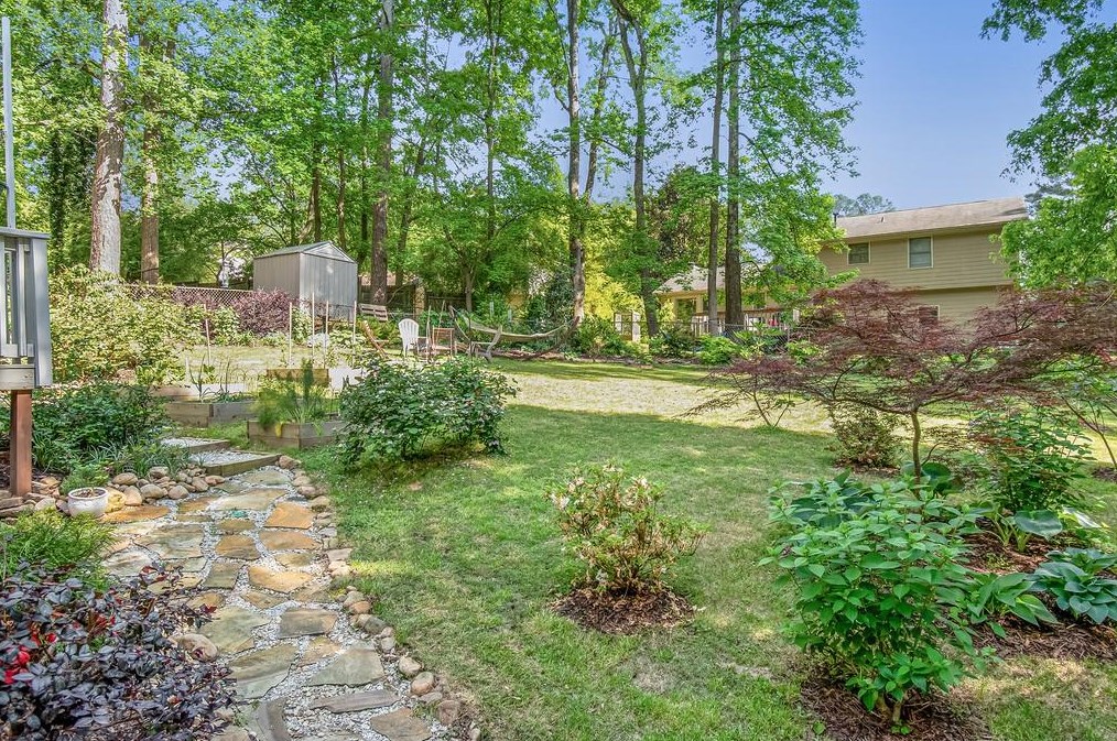 3143 Flamingo Dr, Decatur GA  30033-3905 exterior