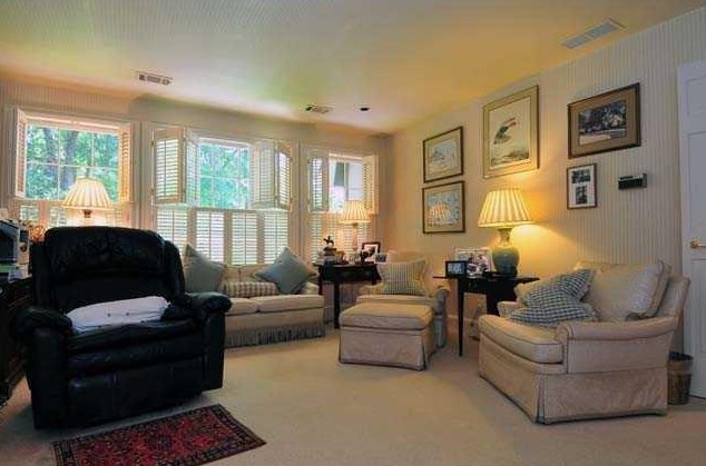 2827 Wyngate Dr, Atlanta GA  30305-2833 exterior