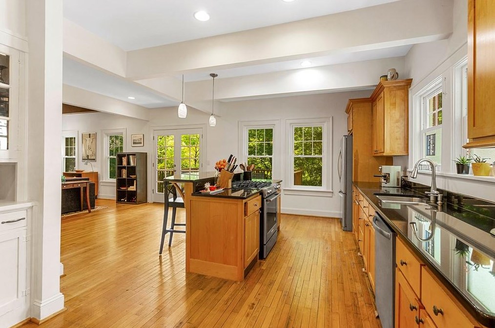 142 Superior Ave, Decatur GA  30030-1813 exterior