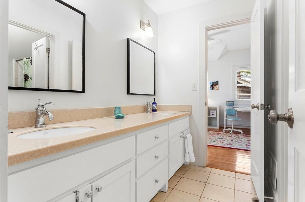 142 Superior Ave, Decatur GA  30030-1813 exterior