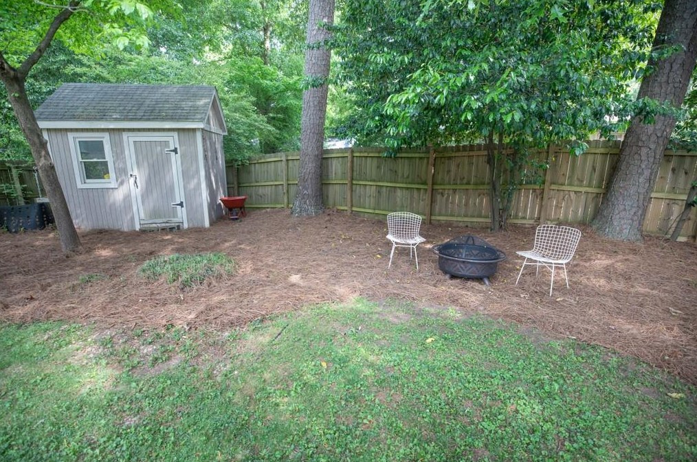 2333 Wineleas Rd, Decatur GA  30033-5518 exterior