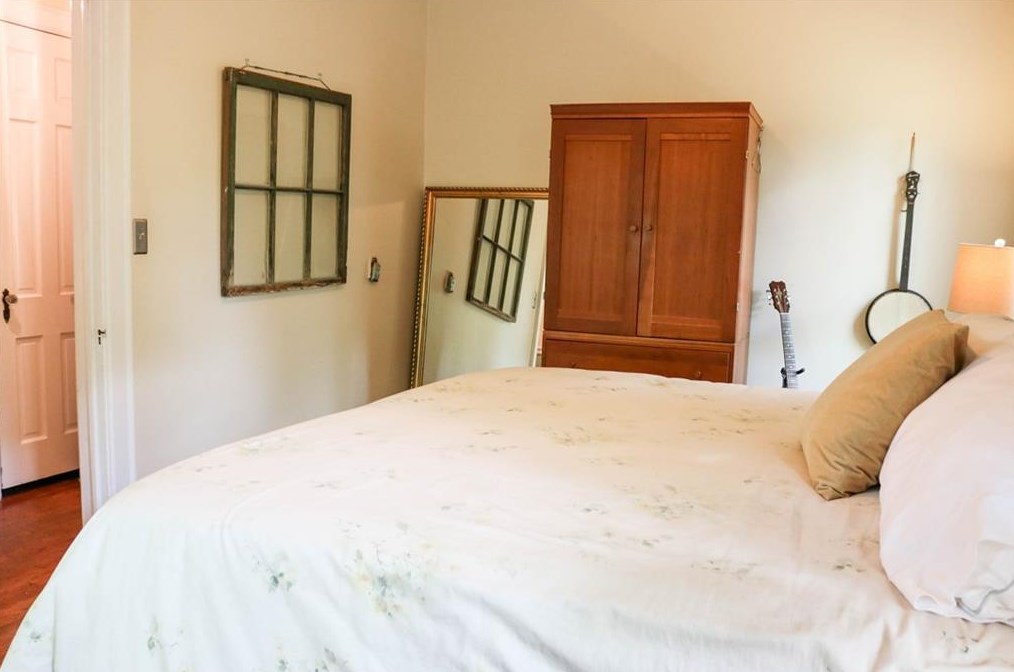 213 Shadowmoor Dr, Decatur GA  30030-3850 exterior