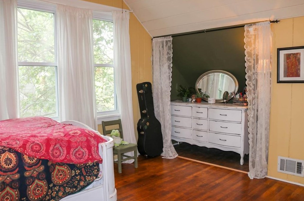 213 Shadowmoor Dr, Decatur GA  30030-3850 exterior