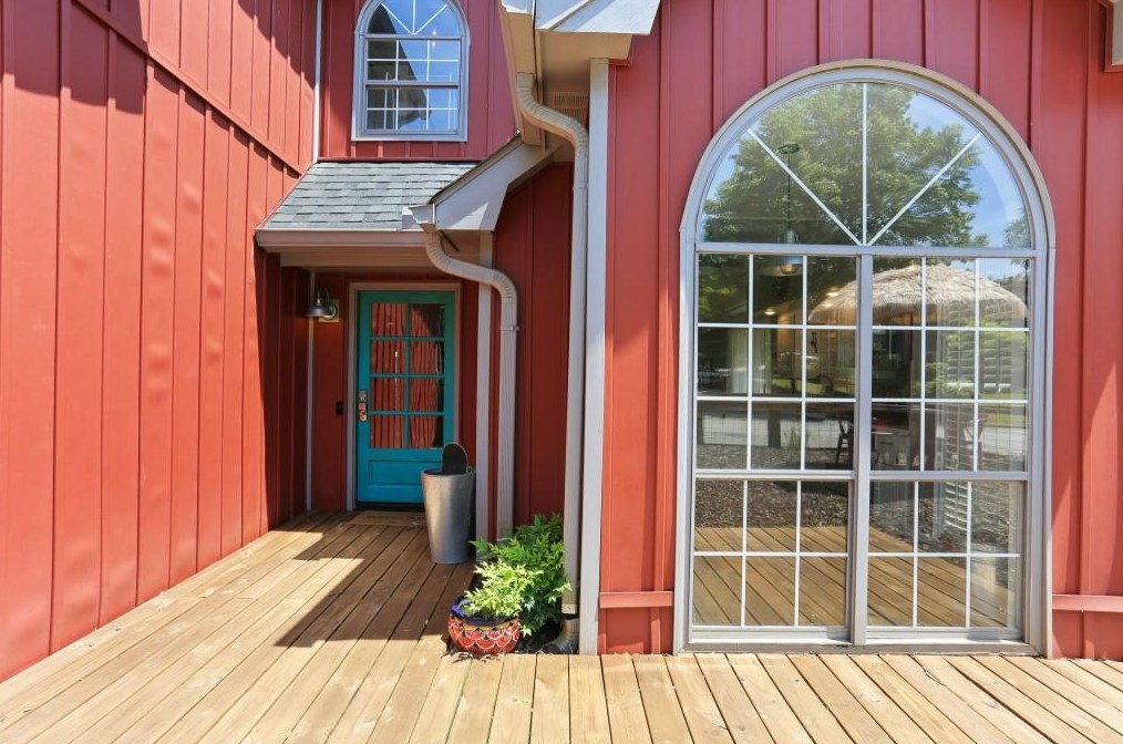 1056 Ashbury Dr, Decatur GA  30030-4165 exterior