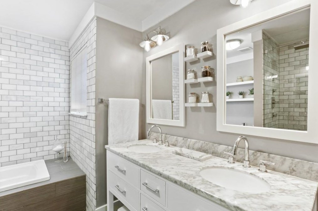 1056 Ashbury Dr, Decatur GA  30030-4165 exterior