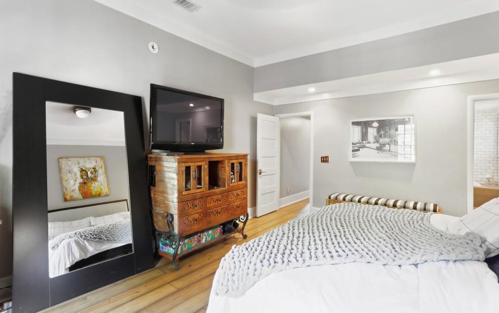 1056 Ashbury Dr, Decatur GA  30030-4165 exterior