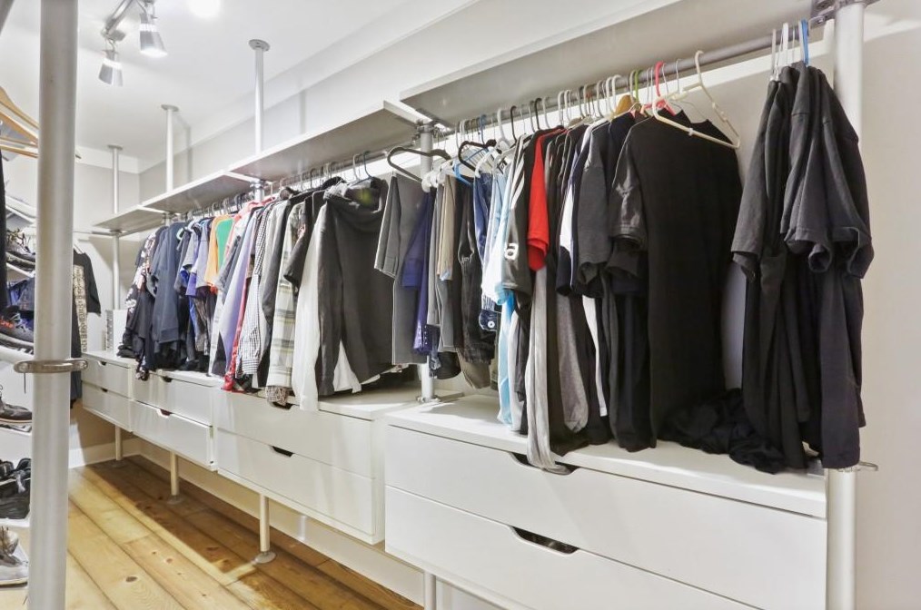 1056 Ashbury Dr, Decatur GA  30030-4165 exterior