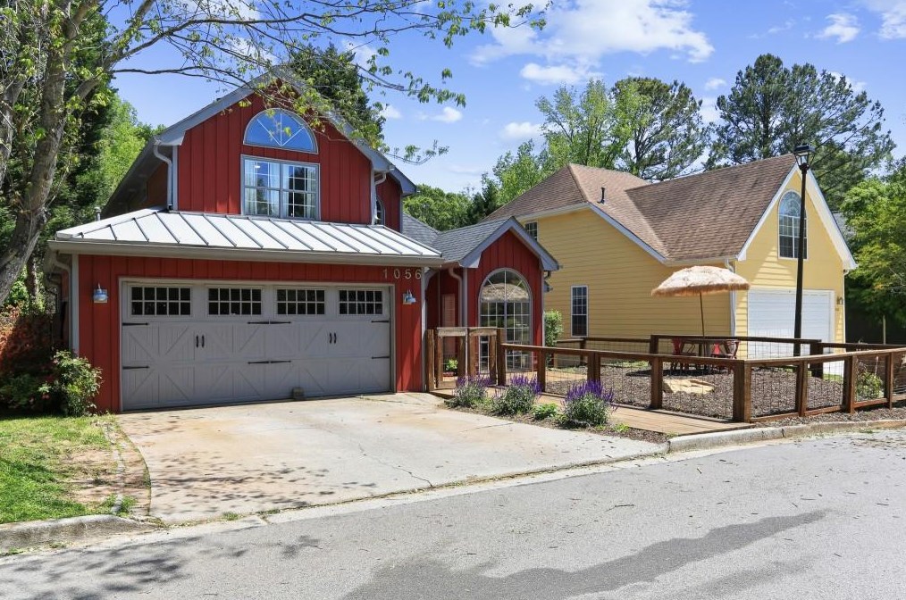 1056 Ashbury Dr, Decatur GA  30030-4165 exterior