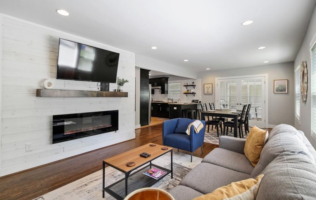 2584 Amelia Ave, Decatur GA  30032-3212 exterior