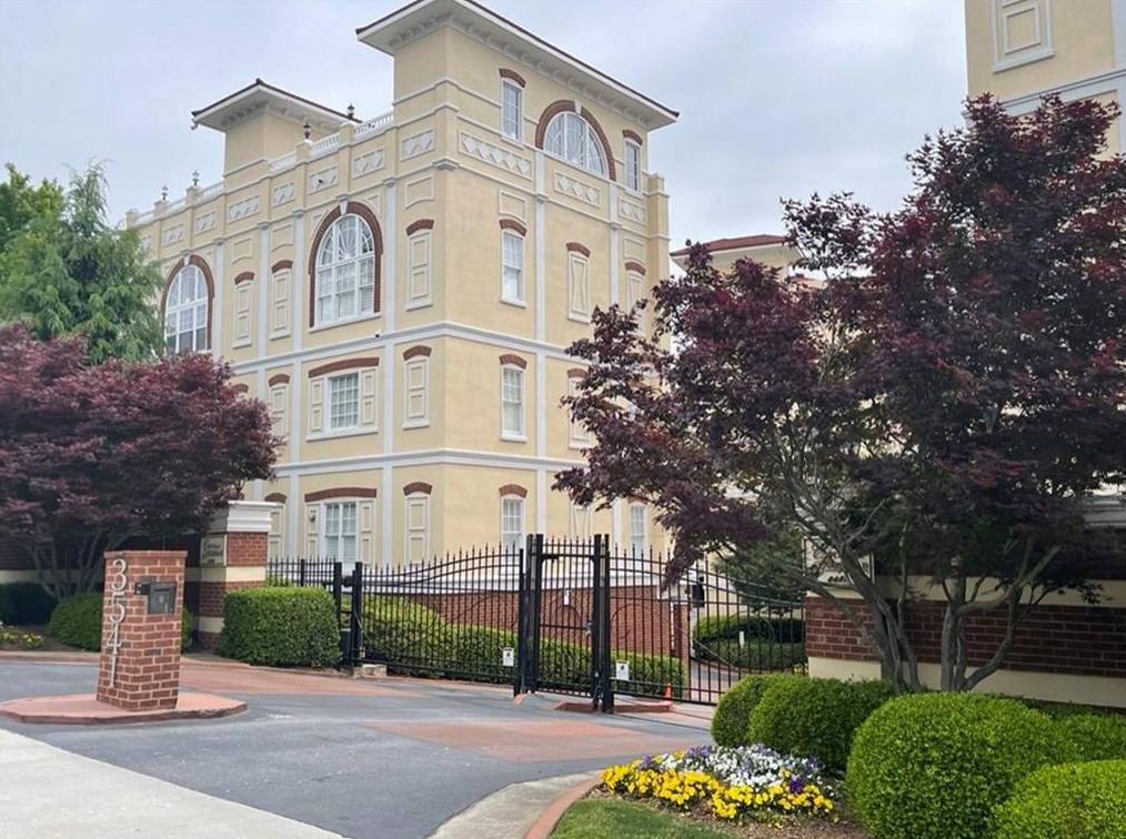 3541 Roswell Rd, Atlanta GA  30305-1203 exterior