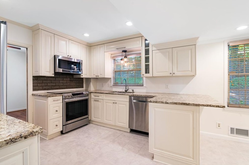 6475 Whispering Ln, Atlanta GA  30328-3065 exterior