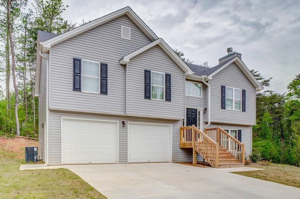 5517 Latham Manor Dr, Gainesville GA  30506-6947 exterior