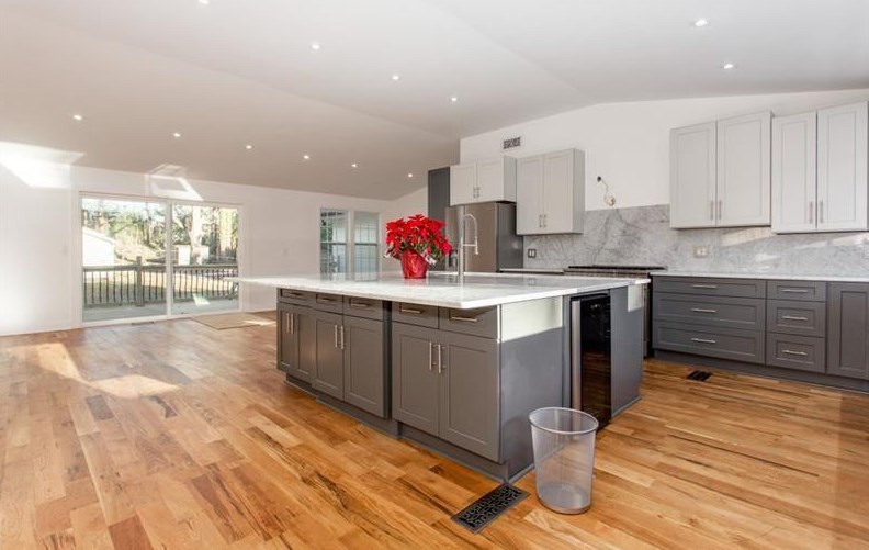 1635 Spruce Valley Dr, Decatur GA  30033-2503 exterior