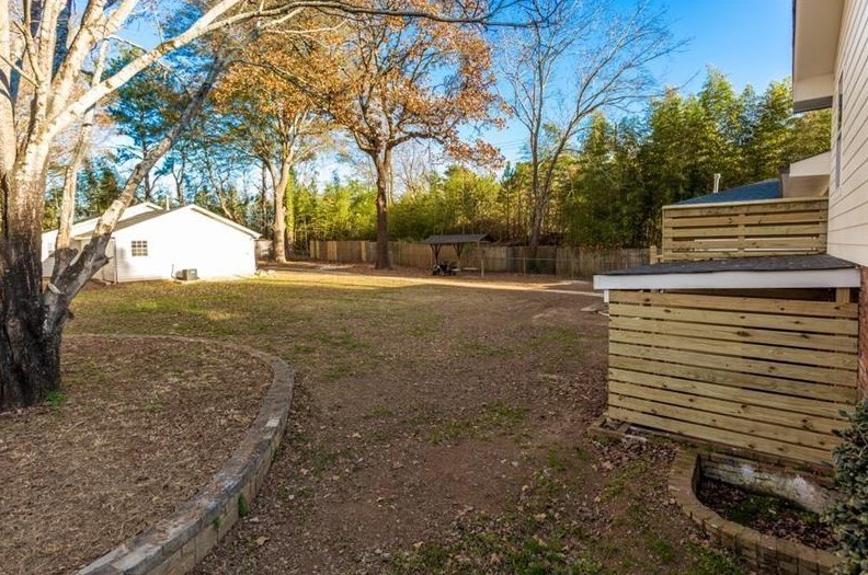 1635 Spruce Valley Dr, Decatur GA  30033-2503 exterior