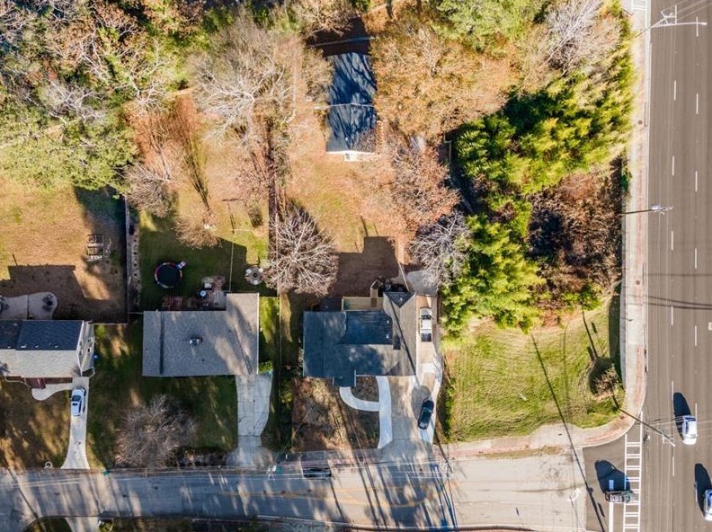 1635 Spruce Valley Dr, Decatur GA  30033-2503 exterior