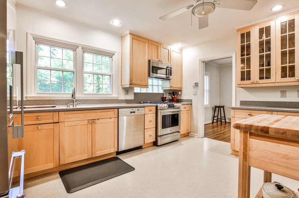 2301 Ferndale Dr, Decatur GA  30030-1408 exterior