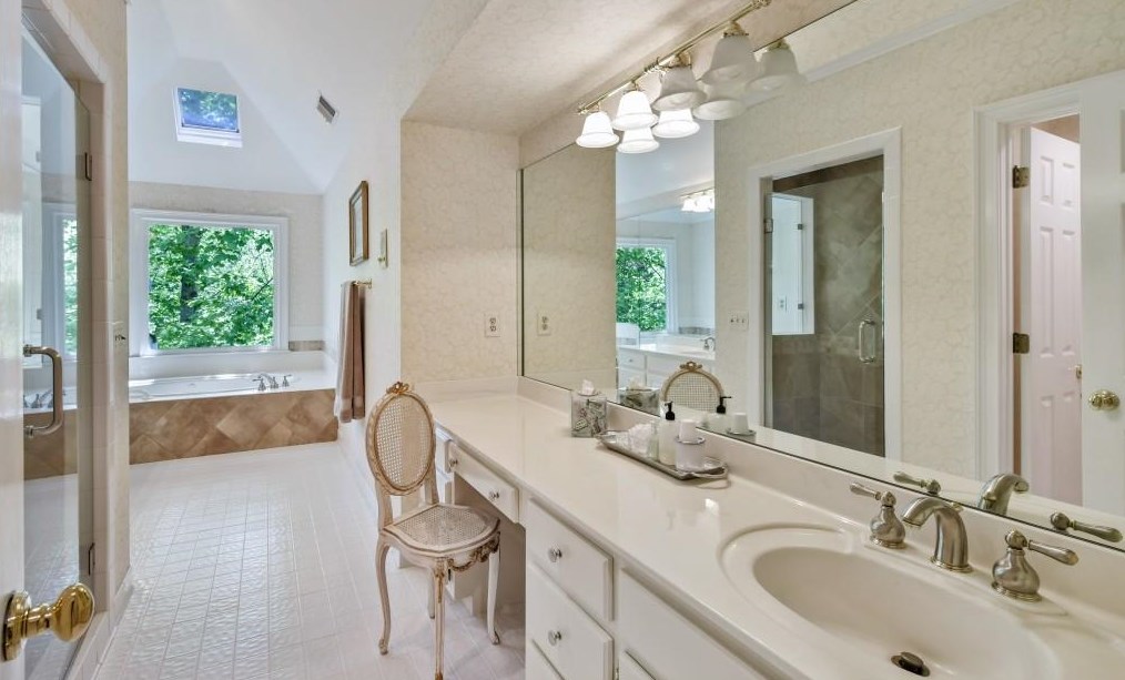 4216 Wieuca Overlook, Atlanta GA  30342-3447 exterior