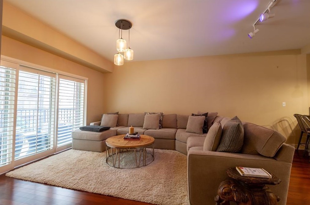 200 River Vista Dr, Atlanta GA  30339-7602 exterior