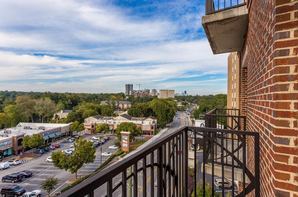 2277 Peachtree Rd, Atlanta GA  30309-1168 exterior