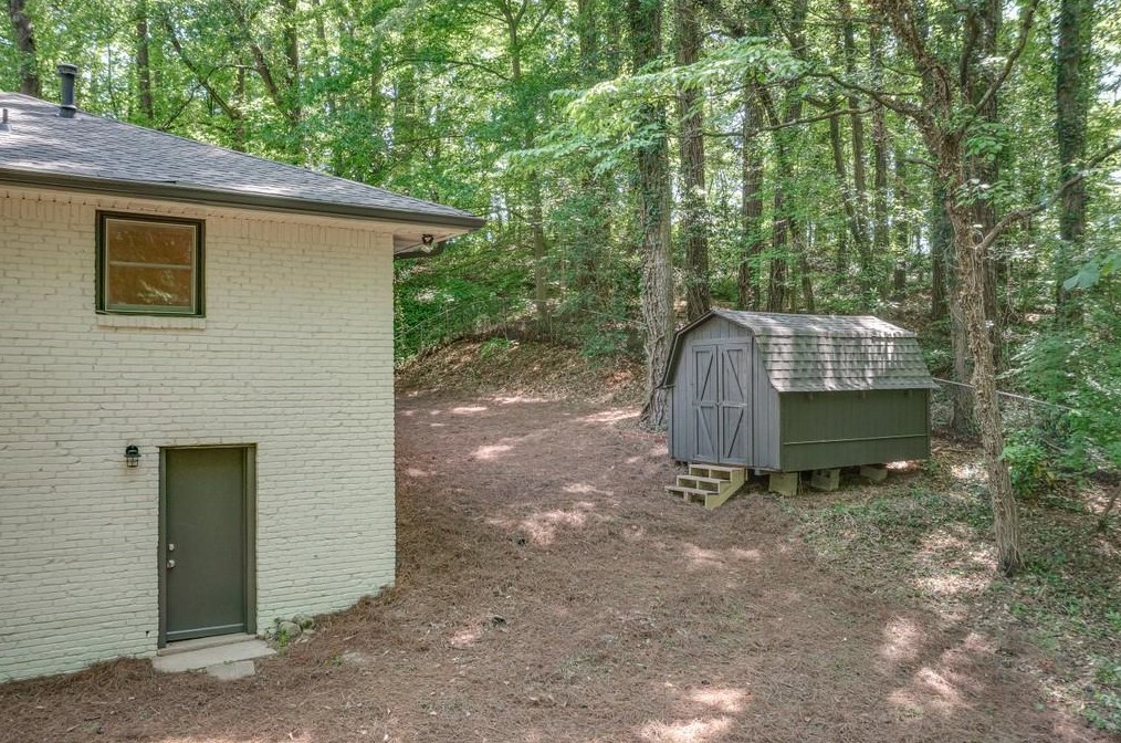 1035 Latham Rd, Decatur GA  30033-4212 exterior