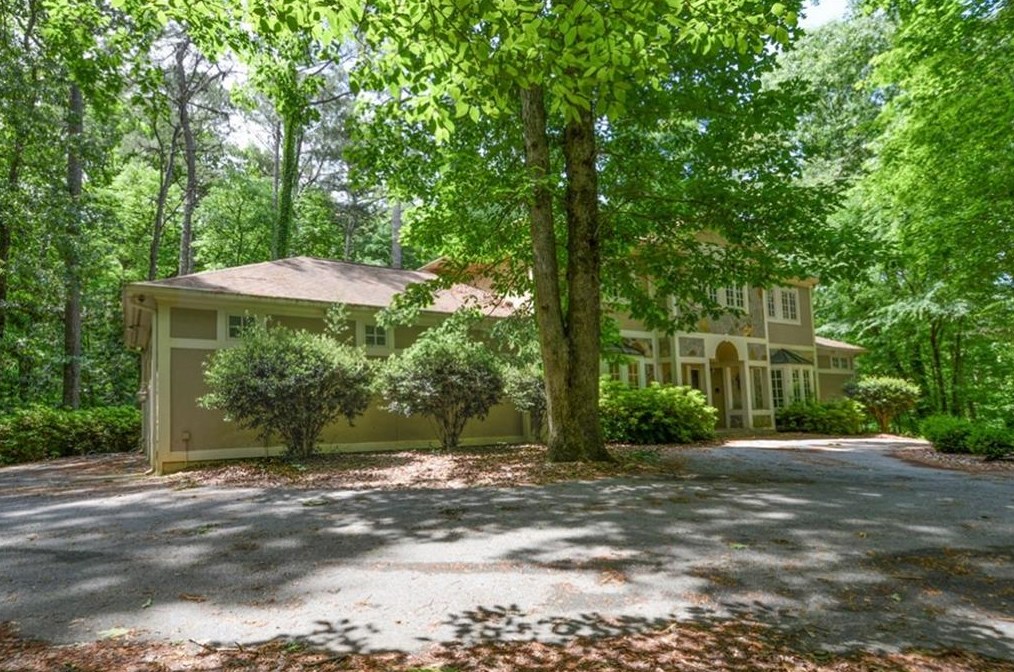 5051 Powers Ferry Rd, Atlanta GA  30327-4631 exterior