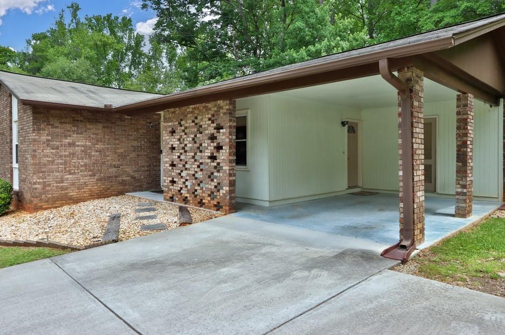 3469 Navaho Trl, Smyrna GA  30080-4507 exterior