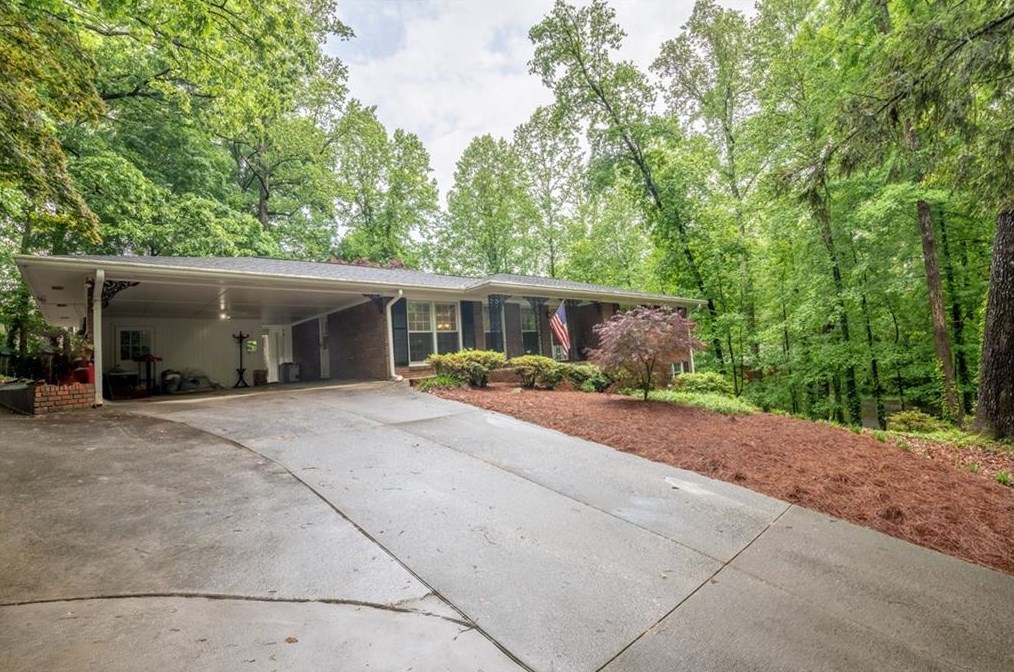 4391 King Valley Dr, Smyrna GA  30082-4226 exterior