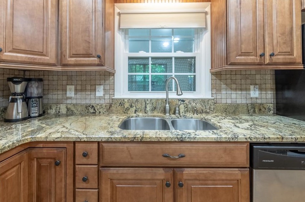 4391 King Valley Dr, Smyrna GA  30082-4226 exterior