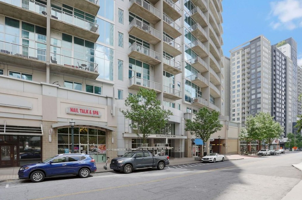 44 Peachtree Pl, Atlanta GA  30309-3907 exterior