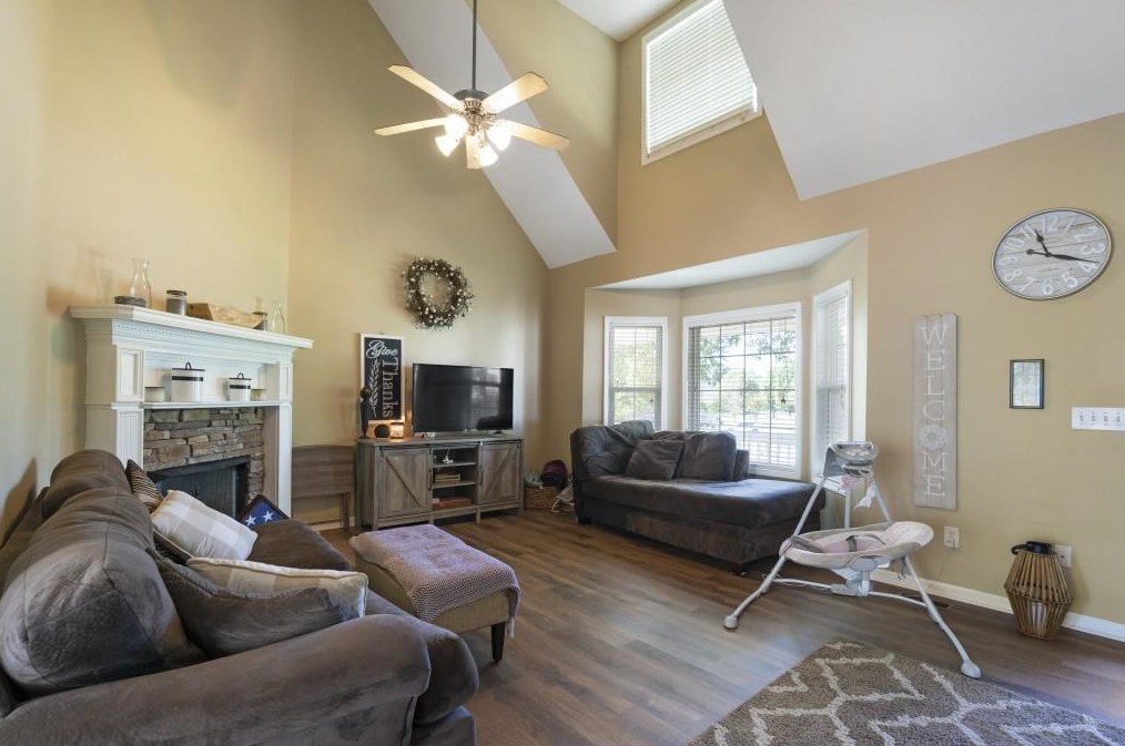 138 King Edward Ct, Calhoun GA  30701-7987 exterior