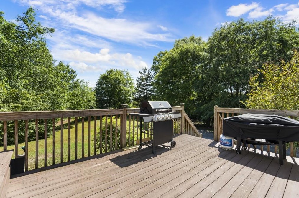 138 King Edward Ct, Calhoun GA  30701-7987 exterior