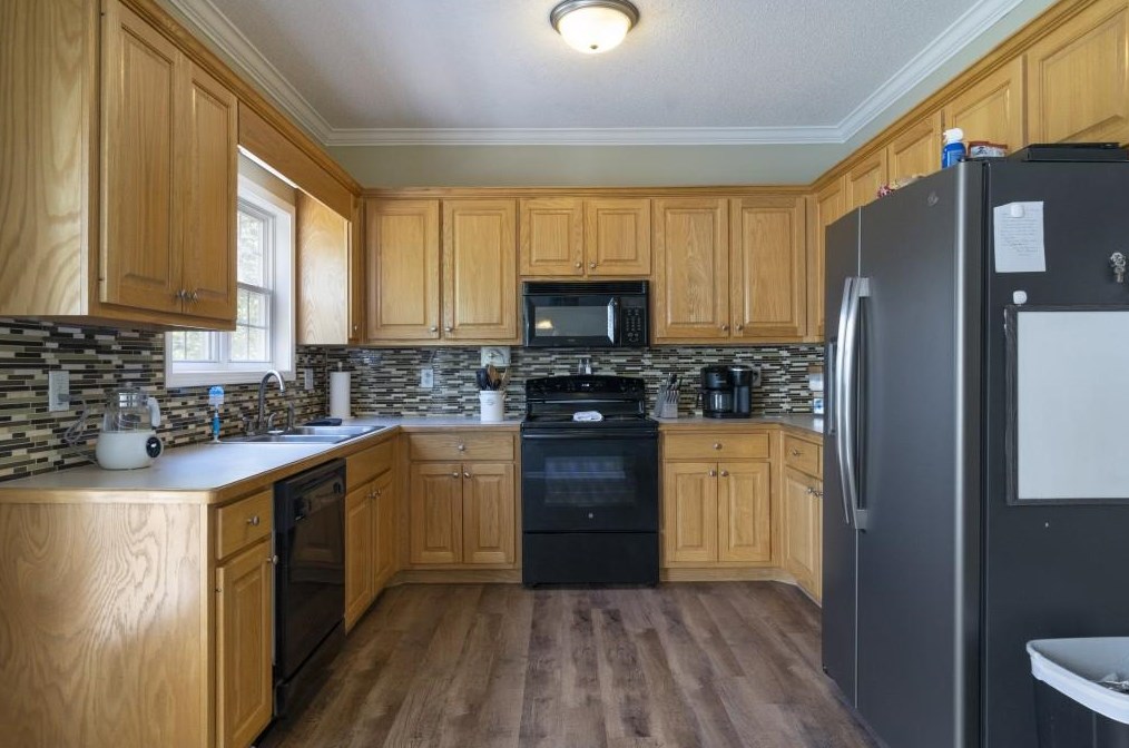 138 King Edward Ct, Calhoun GA  30701-7987 exterior