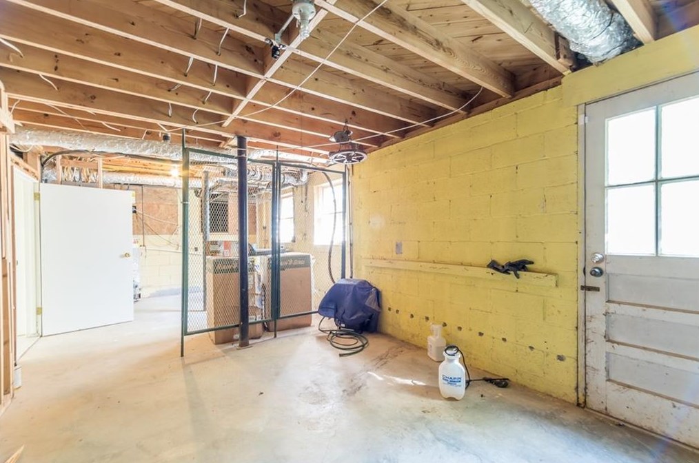 2537 Coralwood Dr, Decatur GA  30033-1333 exterior