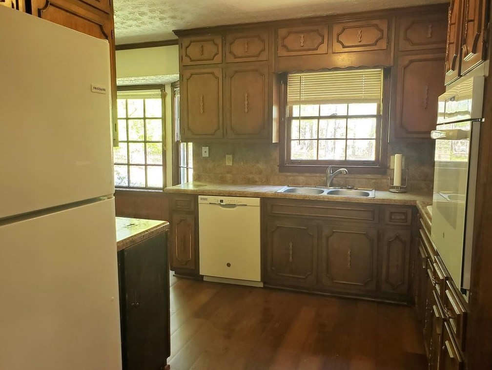 2116 Tudor Castle Cir, Decatur GA  30035-2158 exterior