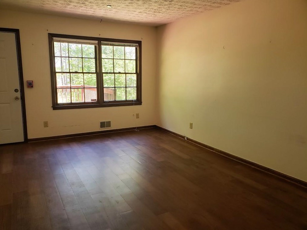 2116 Tudor Castle Cir, Decatur GA  30035-2158 exterior