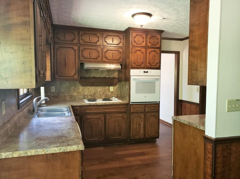 2116 Tudor Castle Cir, Decatur GA  30035-2158 exterior