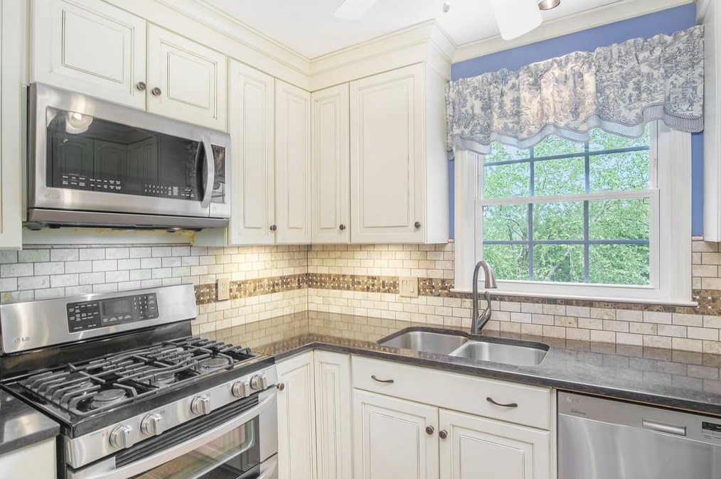 1110 Moorestown Cir, Decatur GA  30033-2733 exterior