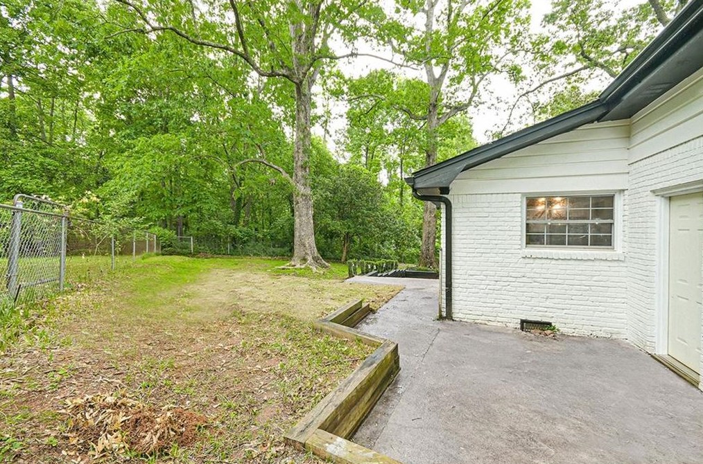 1998 Barberrie Ln, Decatur GA  30032-3916 exterior